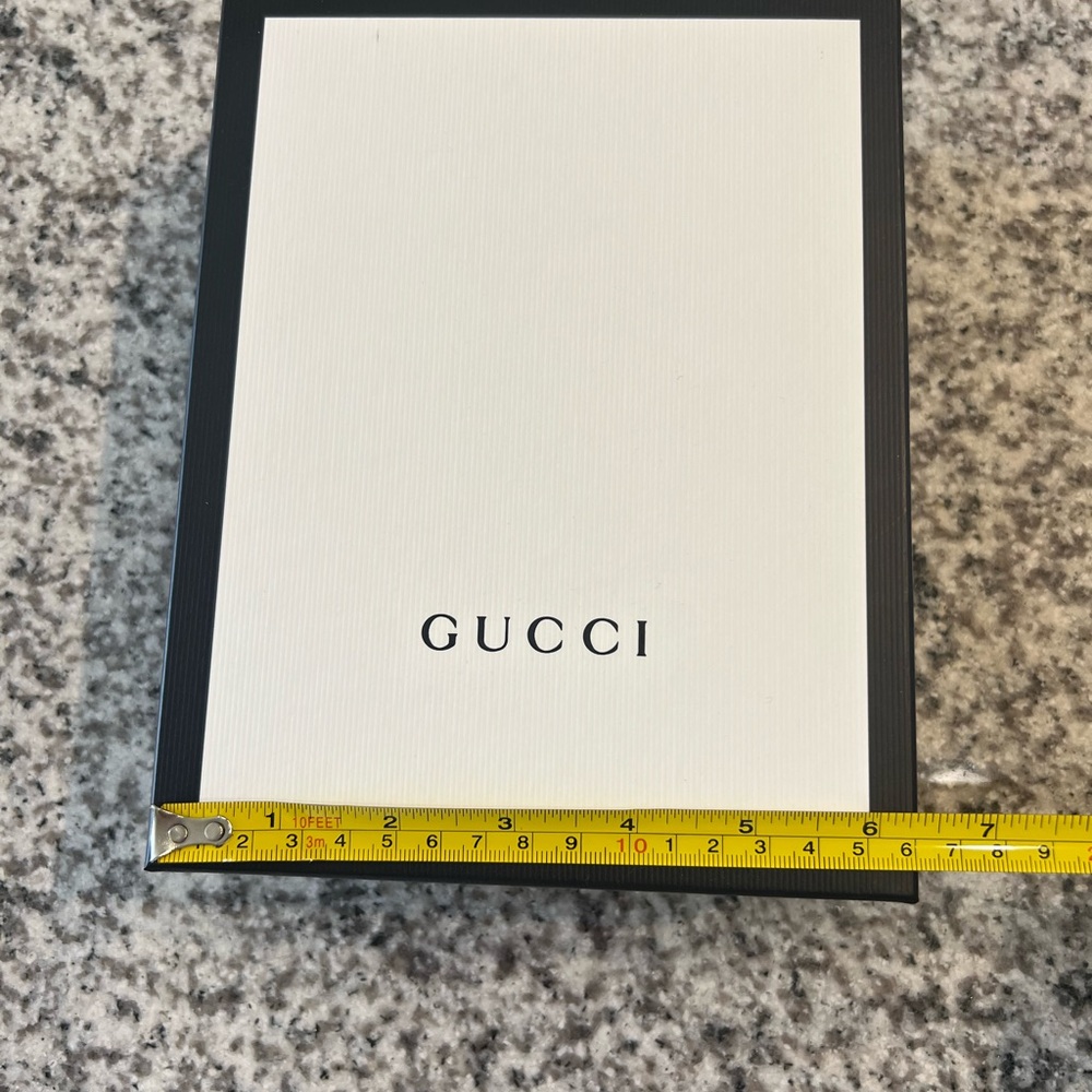 Gucci White and Black Box with Tan Dust Bag and Black Ribbon - Picture 3 of 8